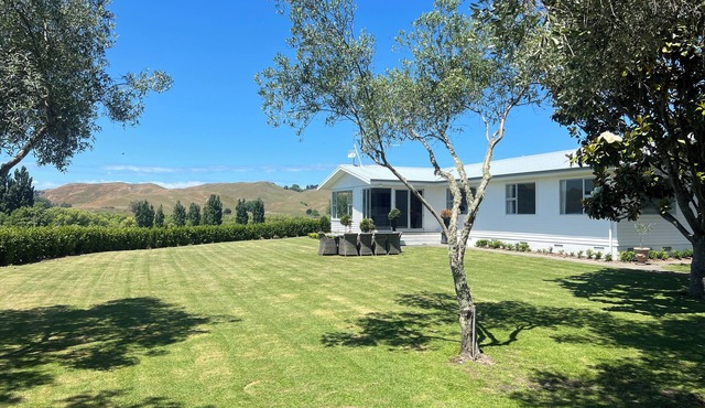 Private setting with vineyard outlook yet only moments from the Village.