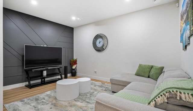Private Sherwood Suite by Park