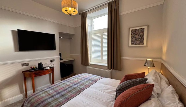 Private Single Stay | Scenic Base in Peak District | Pass the Keys