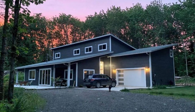 Private & Spacious 2BR apartment in Kingston, WA