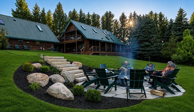 Private, Spacious Cabin for 16+ w/hot tub/air hockey ThePinecrestChalet