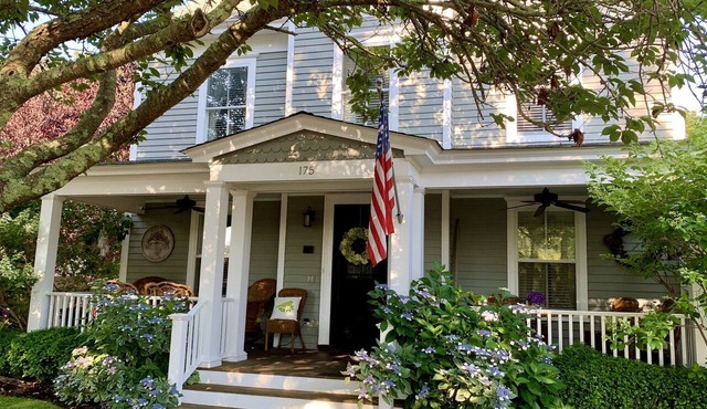 Private & Spacious Five Room Suite.Steps To Bay Beach and walk to Village.