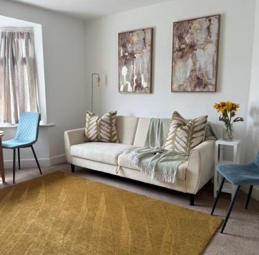 Private Spacious One-Bedroom Flat - Located Between the City Centre and the New Forest