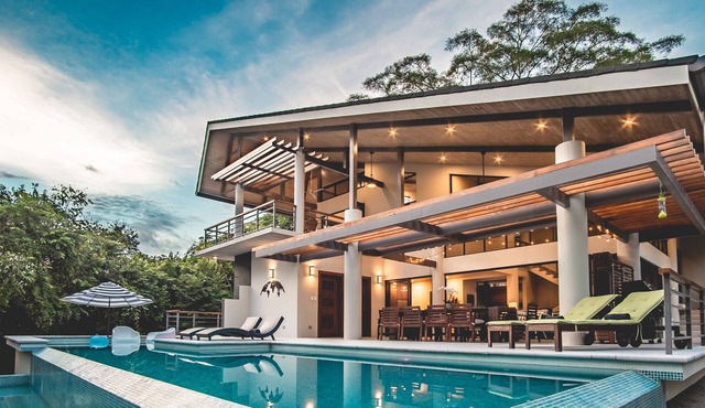 Private, spacious, well-equipped & luxurious retreat. Perfect for large groups.