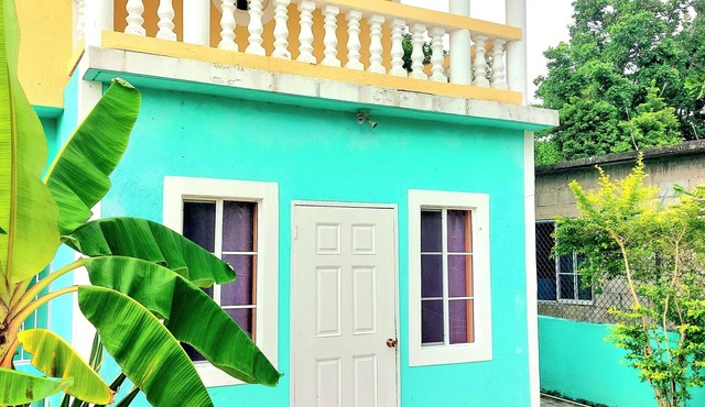 Private Studio at the colorful Villa Anita, modern and spacious. Orange Bay.
