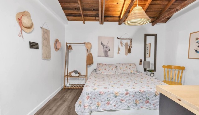 Private Studio Cabin steps from Calle 8