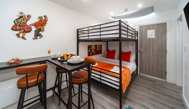 Private Studio for 4 | 3-Min to Piccadilly Line