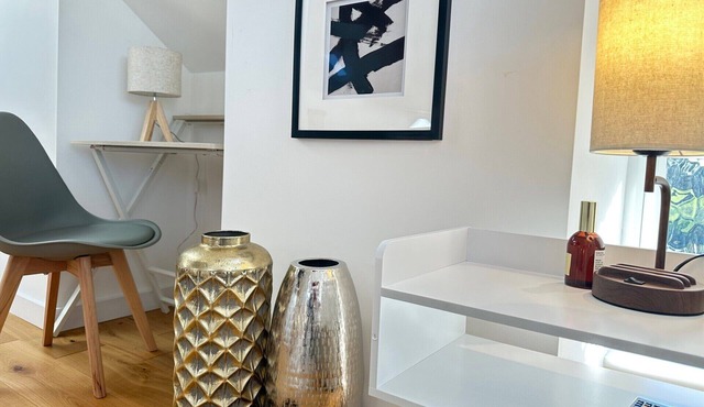 Private Studio w Parking | Near Kettering & A14