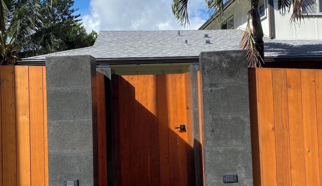 Private studio in lovely Honolulu with AC. Close to beach, parks, shopping!