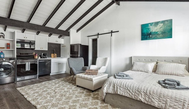 Private Studio Oasis with Nature at Your Doorstep