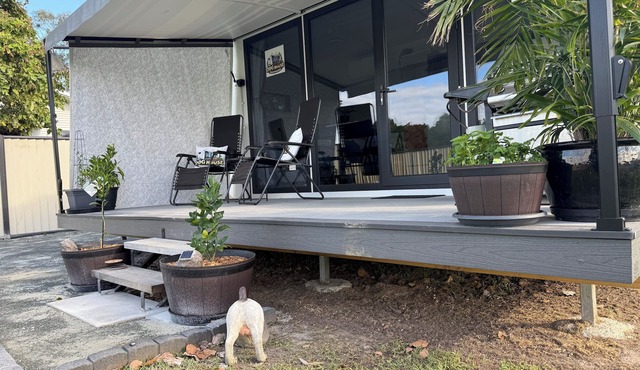 Private Studio Pod well equipped | Walk to Town | Aircon, Deck & BBQ, Wifi