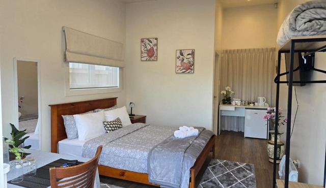 Private Studio Sleepout in Aucklands Convenient Location