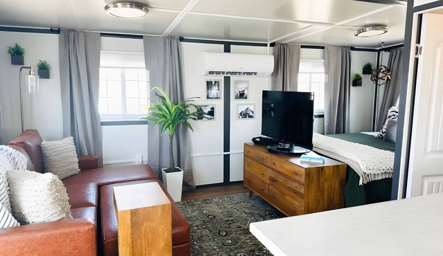 Private Studio Suite with Queen and Full Beds, Full Kitchen and In-Unit Laundry