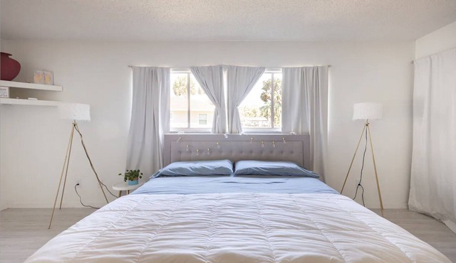 Private Studio with Shared Pool 15 minutes to Vero Beaches and Fort Pierce Inlet