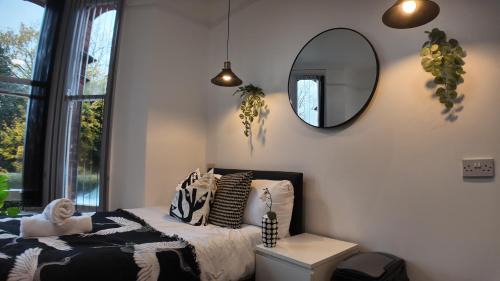 Private, Stylish Studio with Parking in City