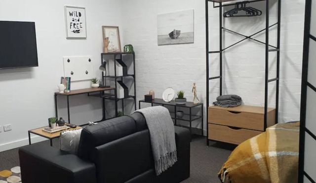 Private Suite Plus Extras - Preston Central - 20mins to CBD
