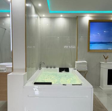 Private suite with jacuzzi sauna and garden