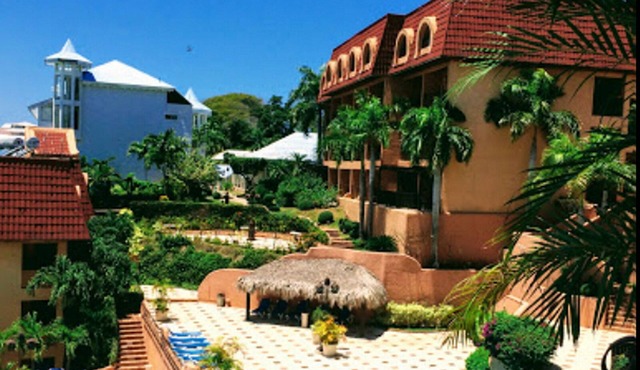 Private suite with sea views in oceanfront resort