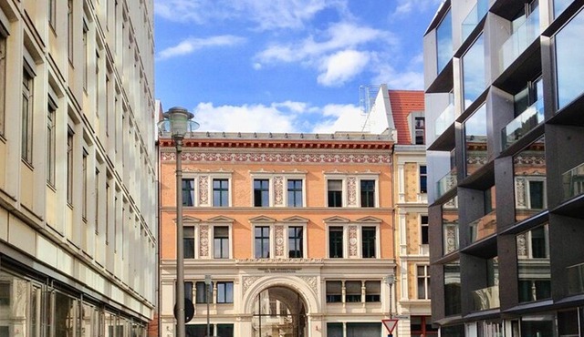 Private Taxi Tour City East & West History and Architecture 3-4h