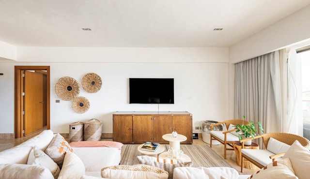 Private Terrace Penthouse in Exclusive Beachfront Complex