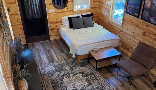 Private Tiny Cabin in Glendive Near Makoshika Park - Free Parking & WiFi
