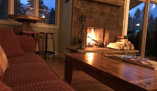 Private Top Corner Condo - 5 mins to Grand Teton Nat'l Park- Deck, BBQ & Views!