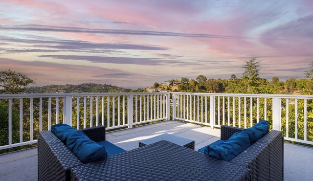 Private Tranquil Retreat with Stunning Views