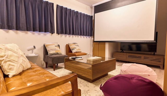 Private Triangle House w/Theater, 5min to Downtown Miyazaki, Sleeps 8, Free P
