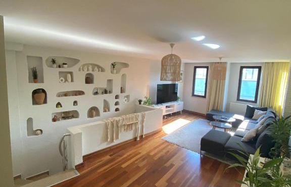 Private Triplex House in the City Center