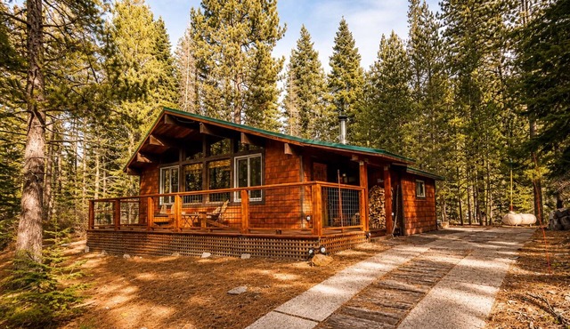 Private Truckee River Cabin Peaceful Premium Coffee Station 2 bedroom