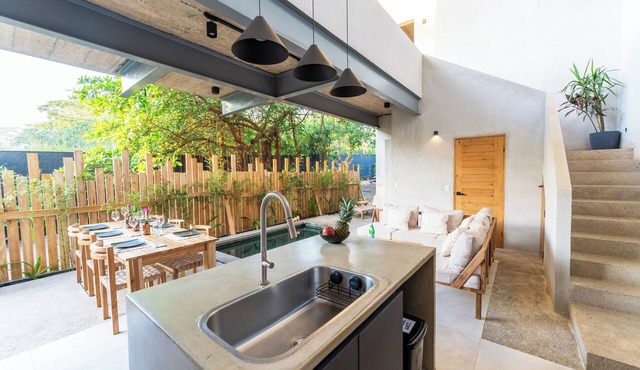 Private Unit in Luxury Villa Central Santa Teresa