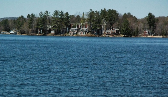 Private, updated waterfront cottage on Winnipesaukee