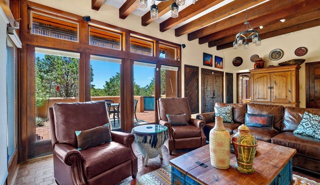 Private Upscale Mountain View Retreat just 12 Minutes From The Santa Fe Plaza.