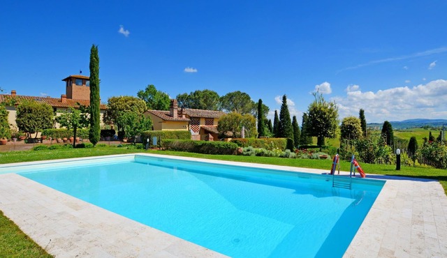 Private Villa with WIFI, private pool, TV, terrace, panoramic view, parking, close to San Gimignano