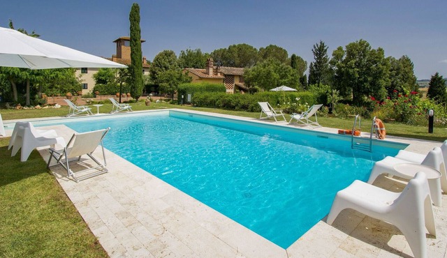 Private Villa with WIFI, private pool, TV, patio, panoramic view, parking, close to San Gimignano
