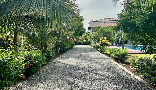 Private Villa w/pool ,AC/WiFi great for family vacations or parties,near beach