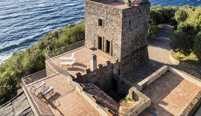 Private villa with beach access in Tuscany