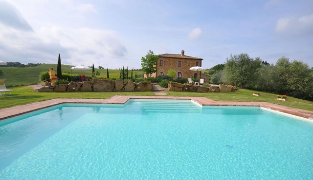 Private Villa with private pool, WIFI, A/C, TV, pets allowed, panoramic view, close to Montepulciano