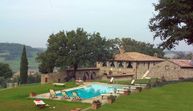 Private Villa with A/C, internet, private pool, TV, patio, panoramic view, close to Montepulciano