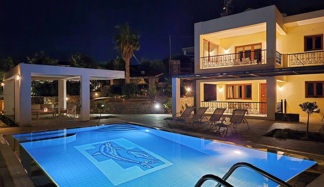 Private Villa with swimming pool and Jacuzzi