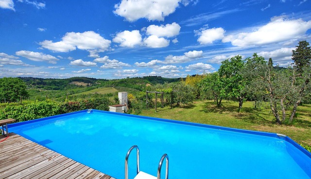 Private Villa with A/C, WIFI, private pool, TV, patio, panoramic view, close to San Gimignano
