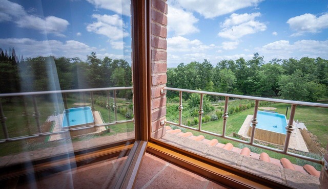 Private Villa with A/C, WIFI, private pool, TV, patio, panoramic view, close to Montepulciano