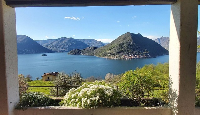 Private villa with breathtaking view of Lake Iseo - Sulzano