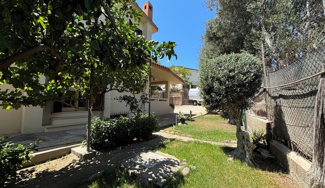 Private villa with garden and WiFi! Very close to the beach of Solanas!