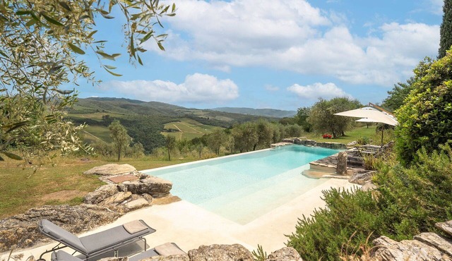 Private Villa with hot tub, WIFI, private pool, TV, patio, panoramic view, close to Greve In Chianti