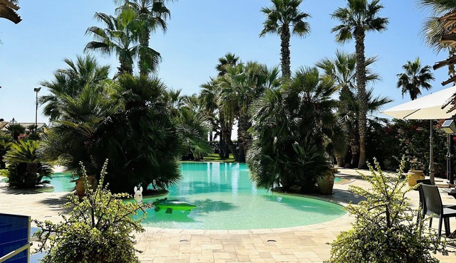 Private Villa with hot tub, private pool, WIFI, A/C, TV, patio, pets allowed, panoramic view