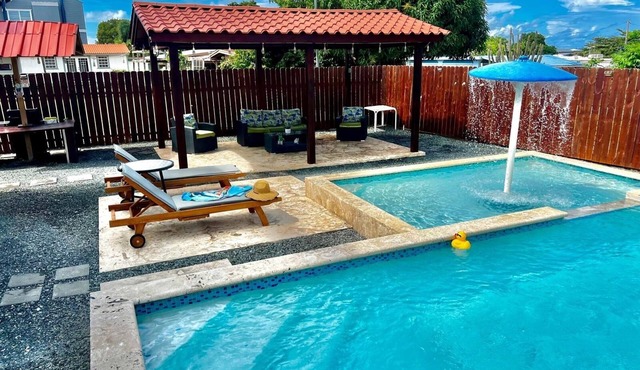 Private villa with pool, 3-5 min walk from Combate beach