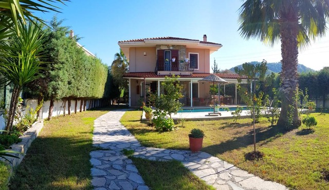 Private Villa with Pool. Perfect Location!