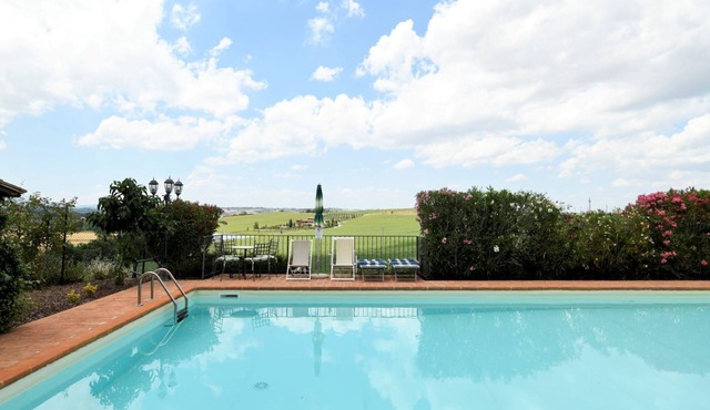 Private Villa with private pool, hot tub, A/C, WIFI, TV, terrace, pets allowed, panoramic view