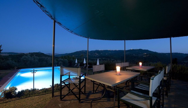 Private Villa with private pool, A/C, WIFI, TV, patio, panoramic view, close to San Gimignano